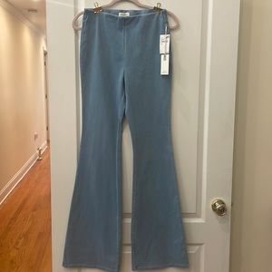 Good American Elastic Waist Flared Jeans